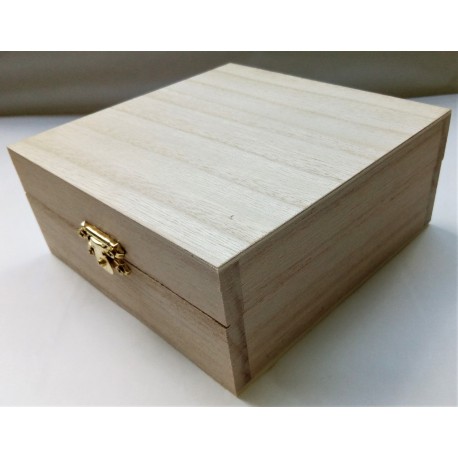 Krabička dřevěná, š.12,5xd.12,5xv5,5 cm